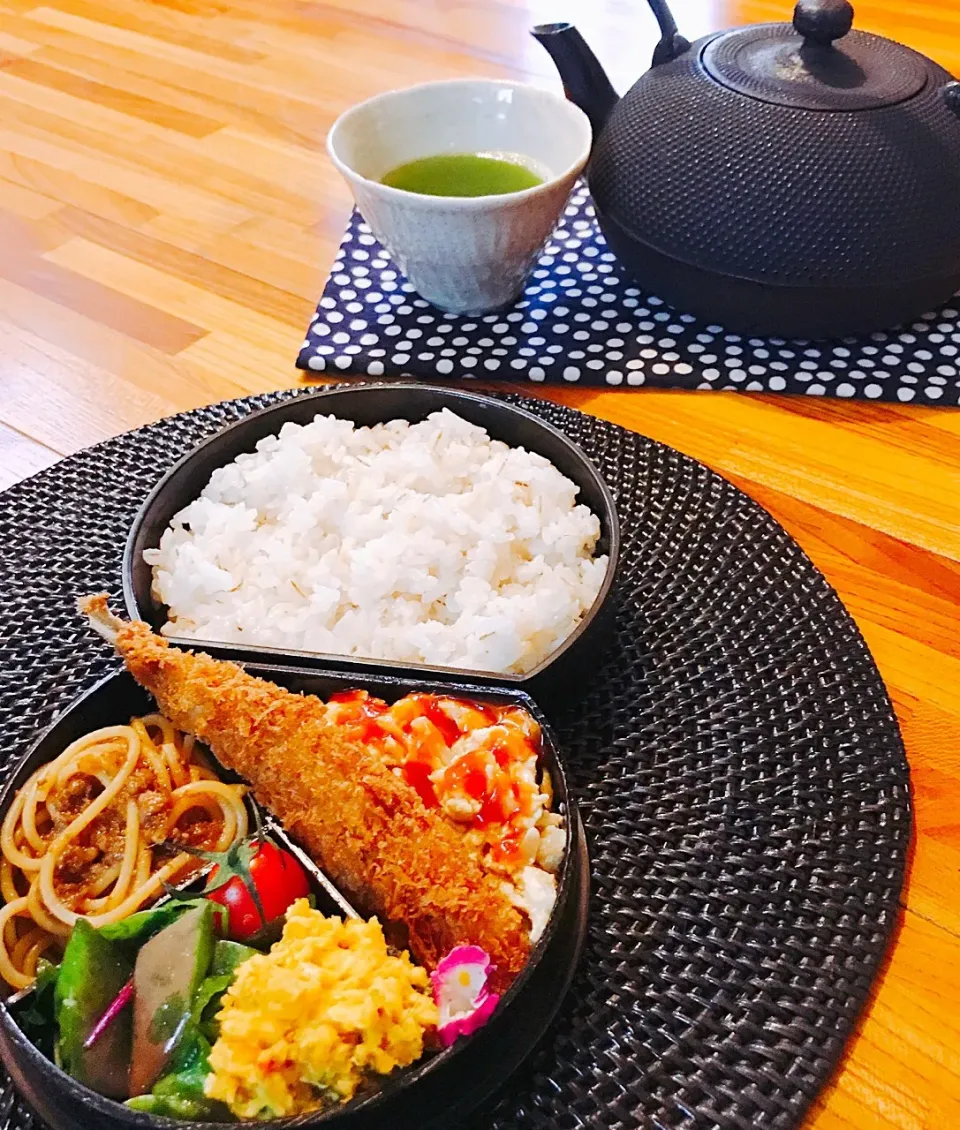 Snapdishの料理写真:🌿海老フライ
🌿ボロニアミートソース
🌿かぼちゃサラダ
🌿グラパラリーフとベビーリーフサラダ
🌿豆腐入りスクランブルエッグ
🌿押し麦入りご飯|Ayako Sakakibaraさん