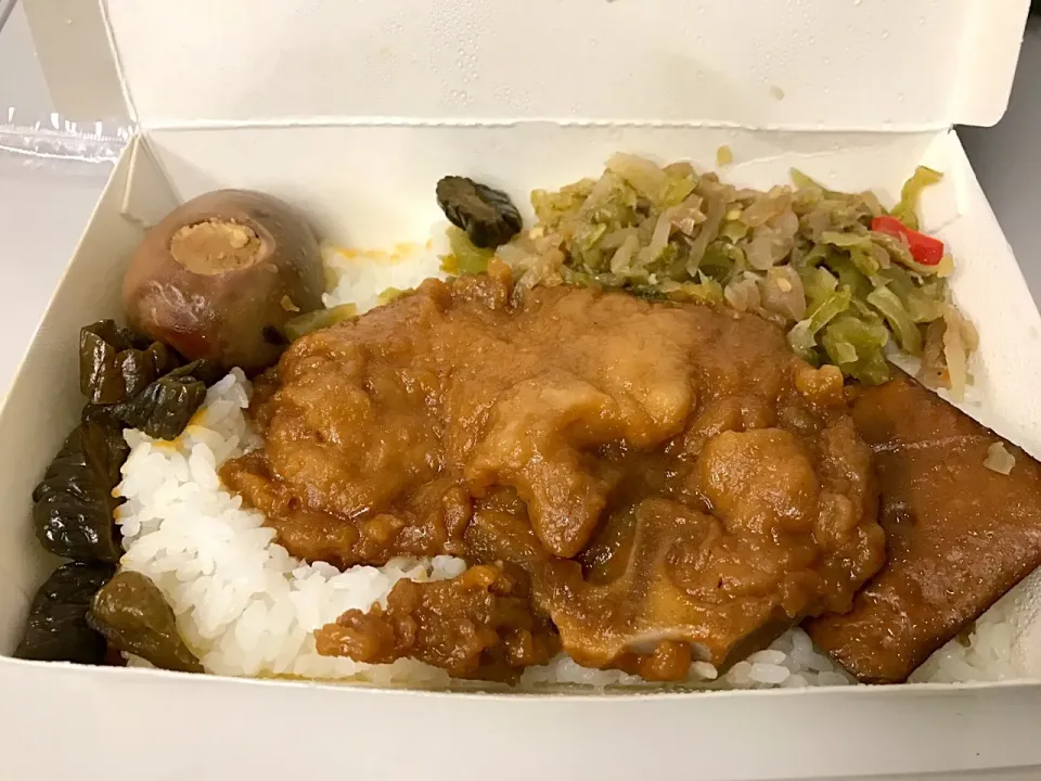 台鐵便當好吃😋|廖燕穗さん