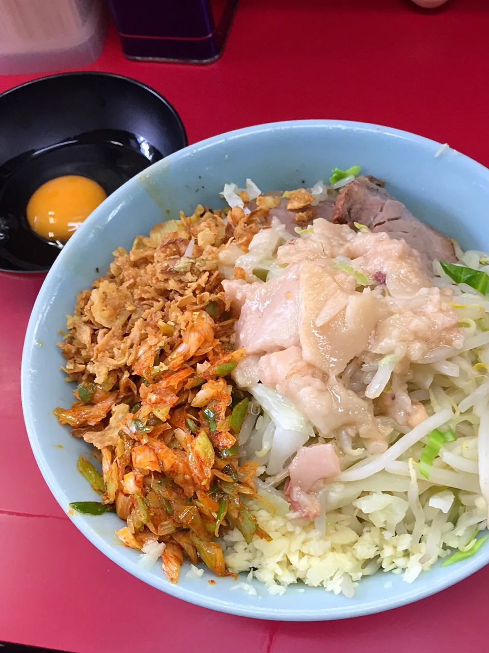 ラーメン二郎中山駅前店で、ねぎ汁なし＋生卵🥚

コールは、からいの、ニンニク、アブラマシマシ🐷
これで夏限定3種類制覇しました😋

#ラーメン二郎 #ラーメン二郎中山駅前店#ラーメン #ニンニク入れますか|NOMU'S キッチン🍳さん