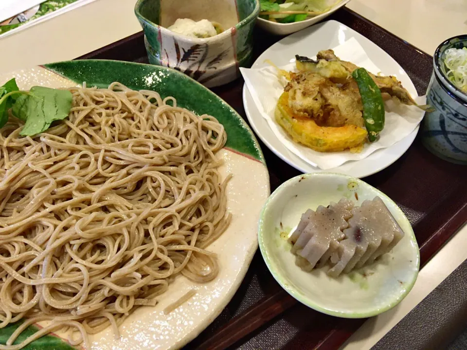 野澤屋膳 手打ち蕎麦、鮎と菜園野菜天ぷら、ぷりぷりそばとろ、そばの実サラダ、そばの実入り羊羹|ダンディ☆和田さん