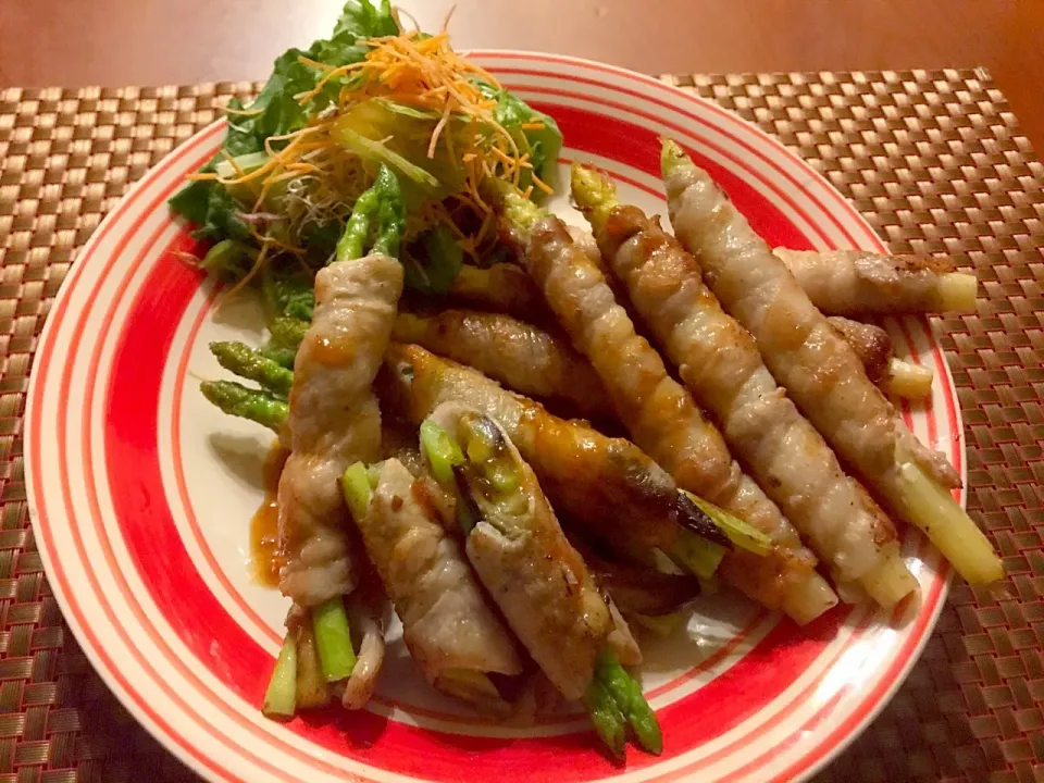 Snapdishの料理写真:Rouleau de porc aux asperges🌀ﾙﾗｰﾄﾞ ﾄﾞ ﾎﾟｰｸ ｵ ｱｽﾍﾟﾙｼﾞｭ|🌈Ami🍻さん