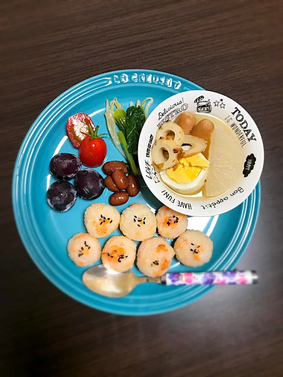 9/12❁息子離乳食 夜ごはん⭐︎
おでん🍢
(大根・たまご・ウインナー・ちくわ・さつま揚げ)
鮭チーズおにぎり🍙
小松菜もやしナムル
プチトマト🍅
巨峰🍇|つんさん