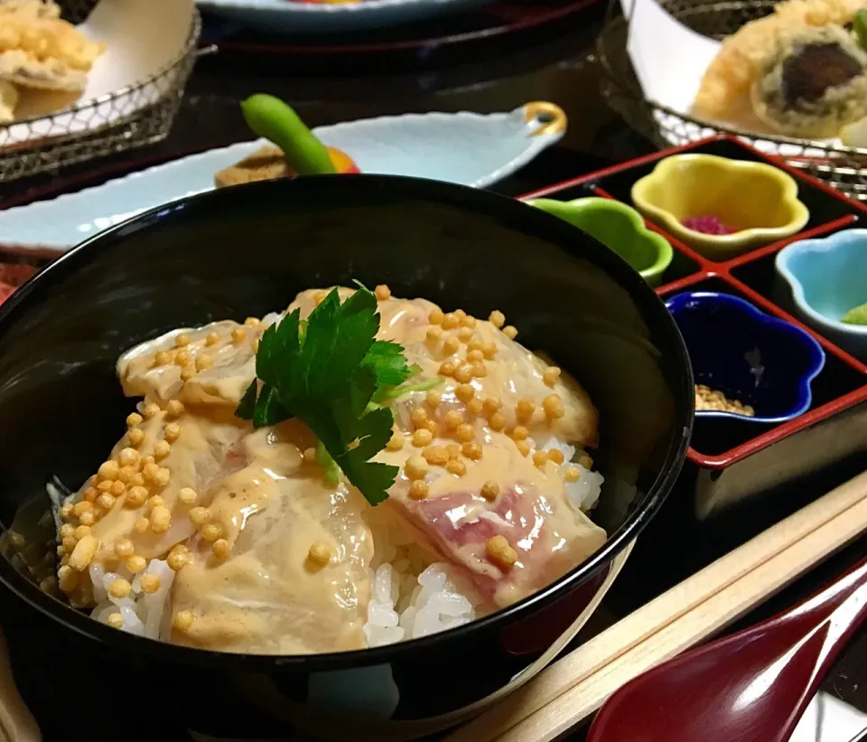 昼ごはん☀️
鯛のゴマダレ茶漬け御膳🐟
鯛茶漬け 薬味
丸十ワイン煮 小メロン西瓜 枝豆
天ぷら6品
水菓子 西瓜 ぶどう2種

うまかった〜(°▽°)
これで1,080円とは。申し訳ない❗️
#祥風庵はやふね#鯛茶漬け#茶懐石|ぽんたさん