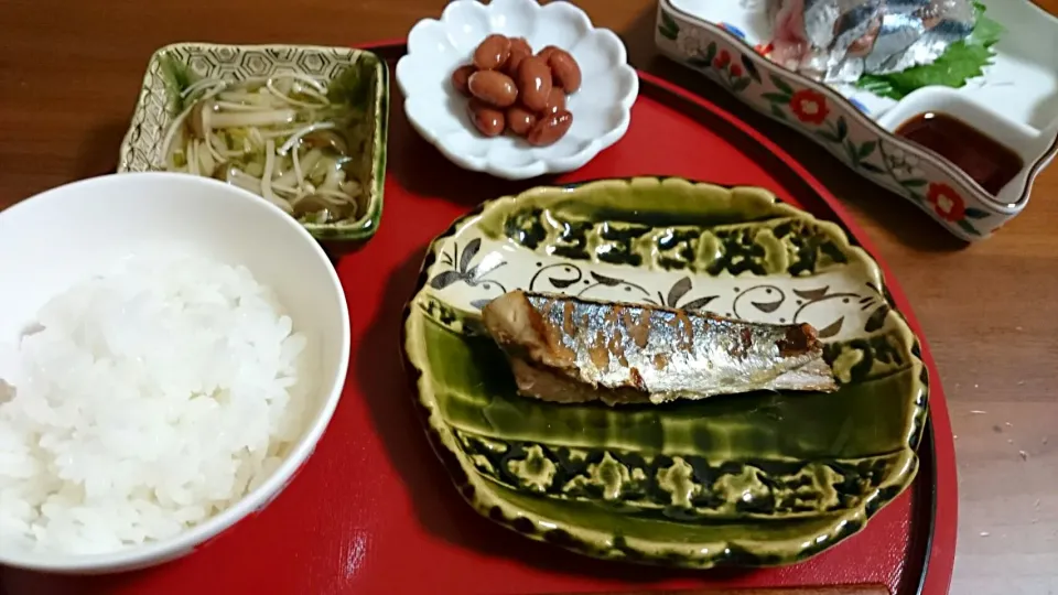 Snapdishの料理写真:子供夜ご飯🍚秋刀魚塩焼き、刺身、白菜茸トロッと煮、金時豆|アンジェさん