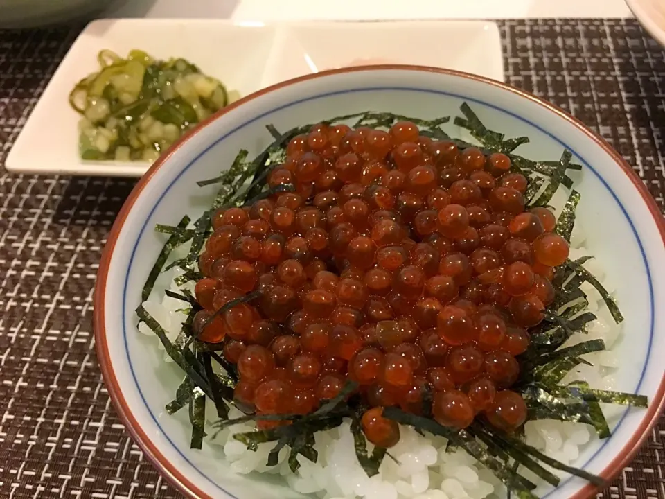 Snapdishの料理写真:#いくら丼 #いくらの醤油漬け|ゆぺこさん