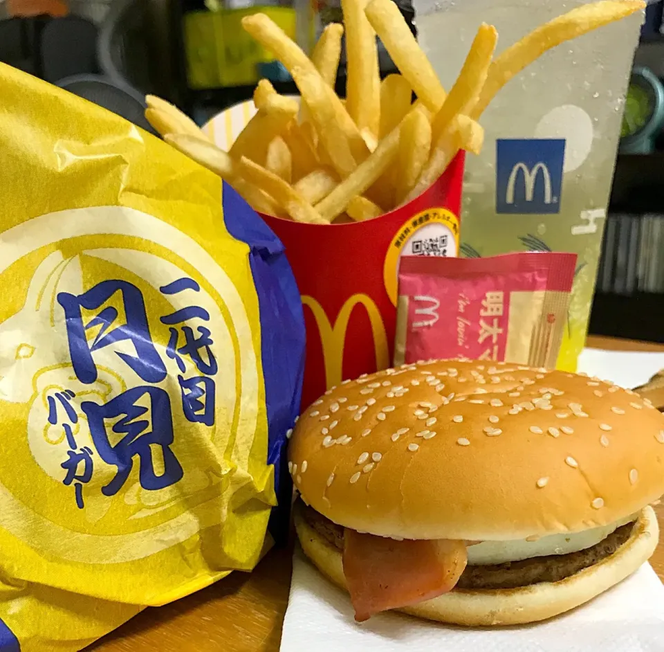 🌕２代目月見バーガー🍔
明太子マヨシャカシャカポテト🍟
マックフィズゆず🍹|るみおんさん