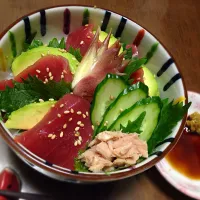 まぐろ丼にツナもご一緒させてみたぁー 自家製のミョウガピクルスも添えて…|たんぽぽさん