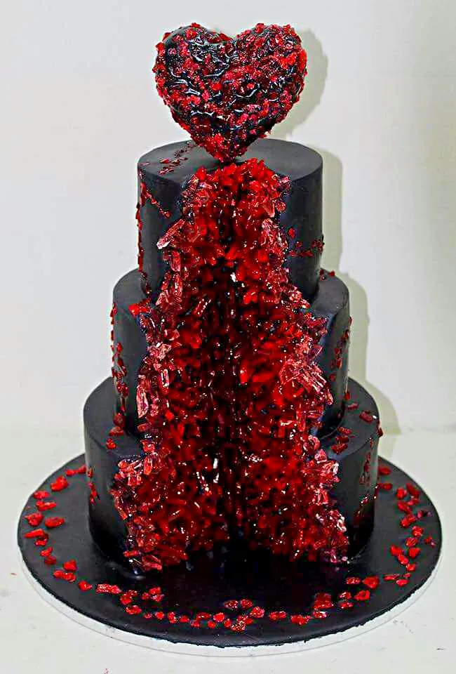 bloody ruby Halloween chocolate rasberry sugar crystal cake|CHUENCHAIさん