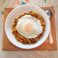 Snapdishの料理写真:ข้าวผัดคั่วกลิ้ง : spicy fried rice🍽|Lukkaew_Lkさん