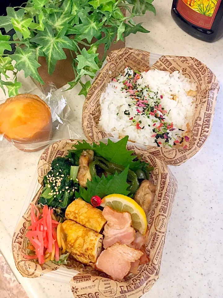 高校男子弁当
＊鶏肉とピーマンの焼肉
＊卵焼き
＊小松菜おひたし
＊ベーコン
＊焼きそば|emisanさん