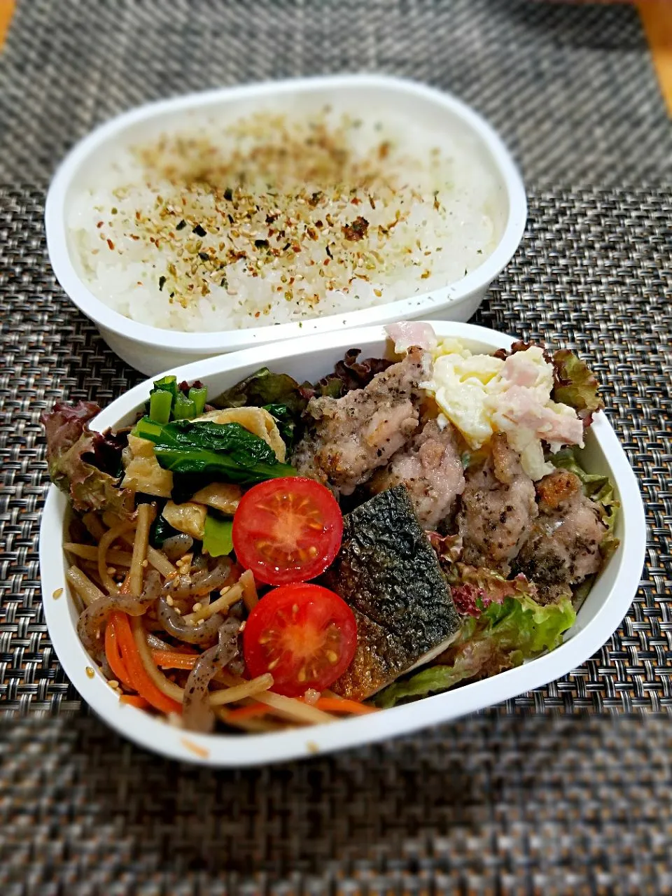 今日の息子弁当🎵豚肉のバジルレモン🐷🐷🐷|クッキングオヤジさん