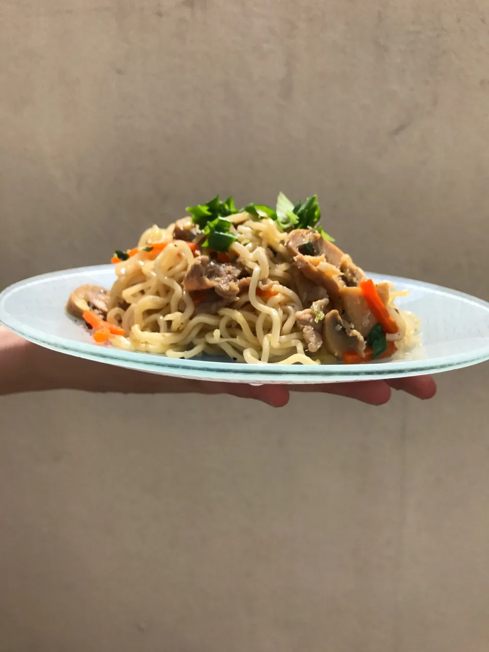 Fried noodles with pork and mushrooms|Li Yokeさん