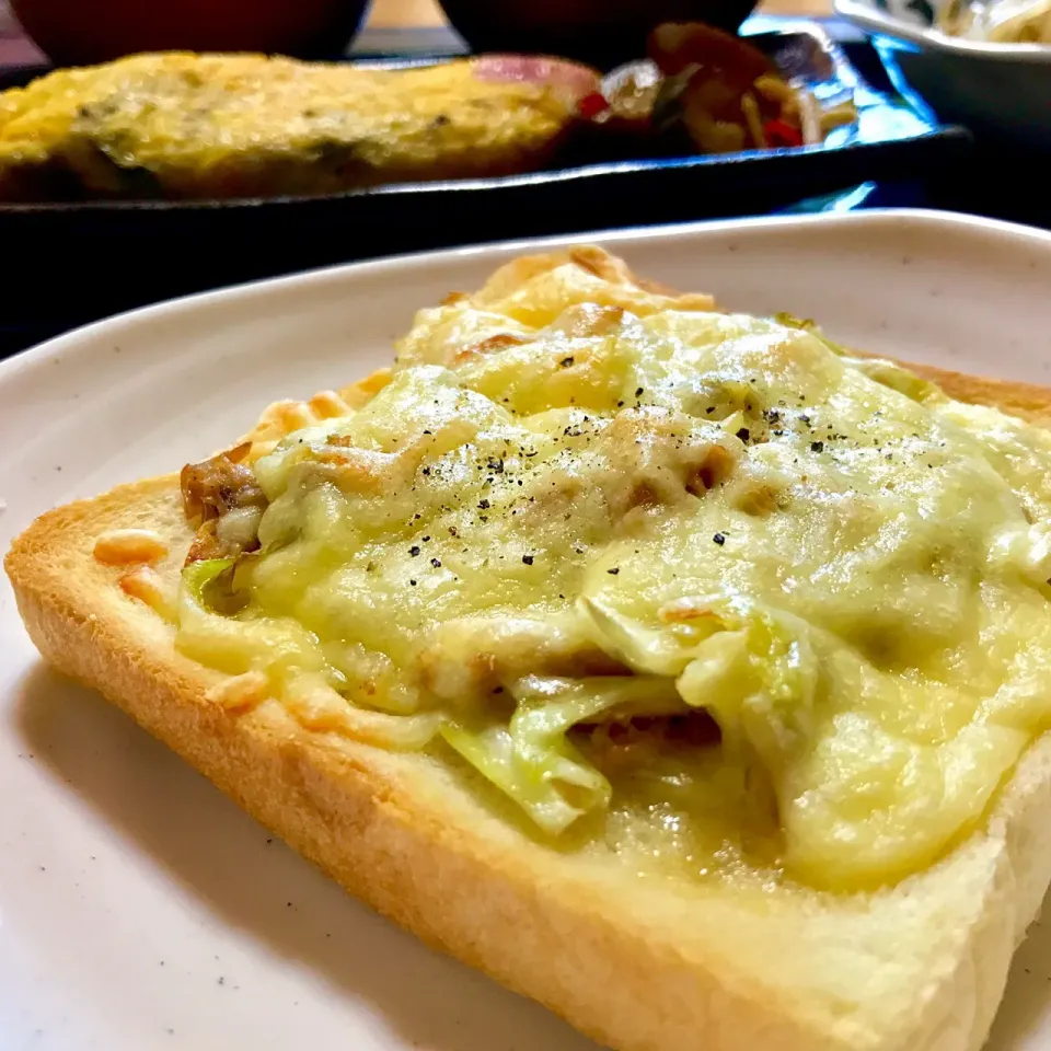 朝ごはん  安曇野カルモの食パン🍞で、キャベツナトースト|砂雪さん