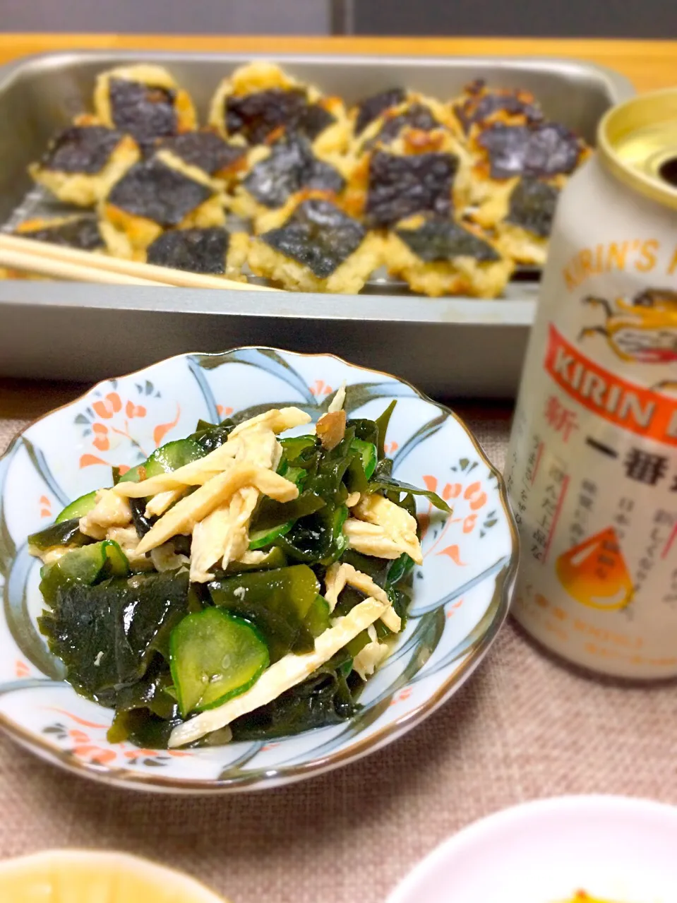 きゅうりとわかめの酢の物
＋鶏のコンフィ
#思いつき料理 #簡単料理 #常備菜|morimi32さん