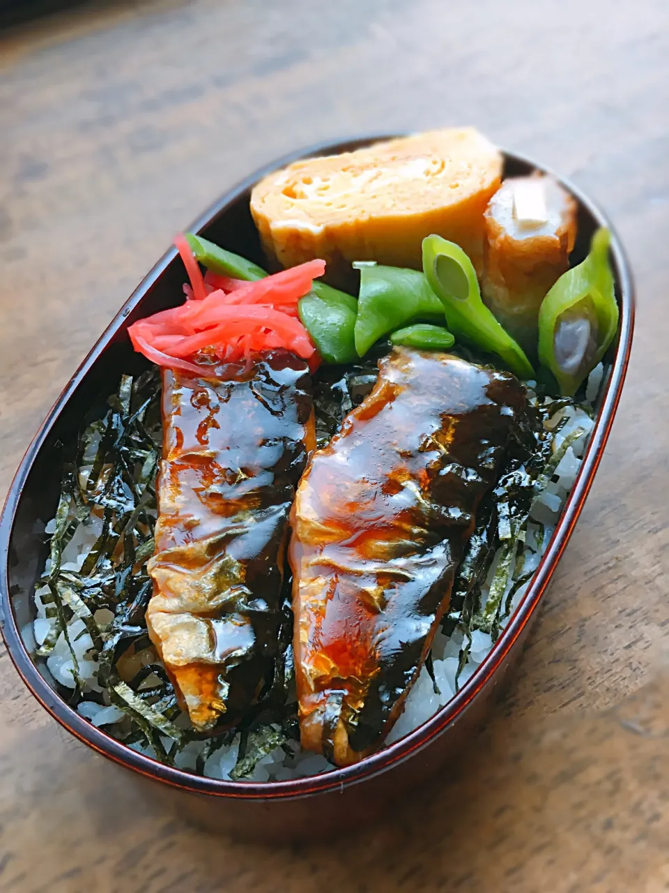 今日のお弁当
・サンマの蒲焼
・だし巻き卵
・竹輪にチーズイン
・モロッコインゲン|akiさん