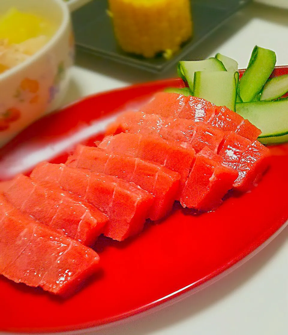 ⭐Fatty tuna sashimi 脂ののった本鮪の中トロ 特売だったからつい柵買ってしまいました。#おつまみ #うち呑み #うちごはん|まめさん