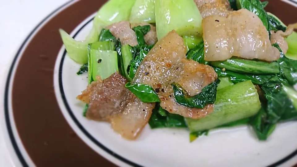 豚バラとチンゲン菜の塩炒め|こむぎさん