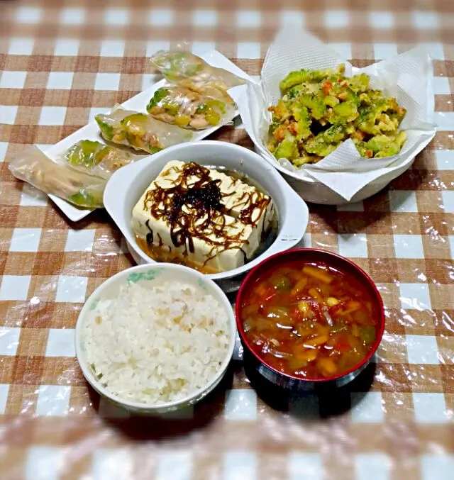 Snapdishの料理写真:生春巻き
豆腐のもずく掛け
ゴーヤー揚げ
ミネストローネ|時雨さん