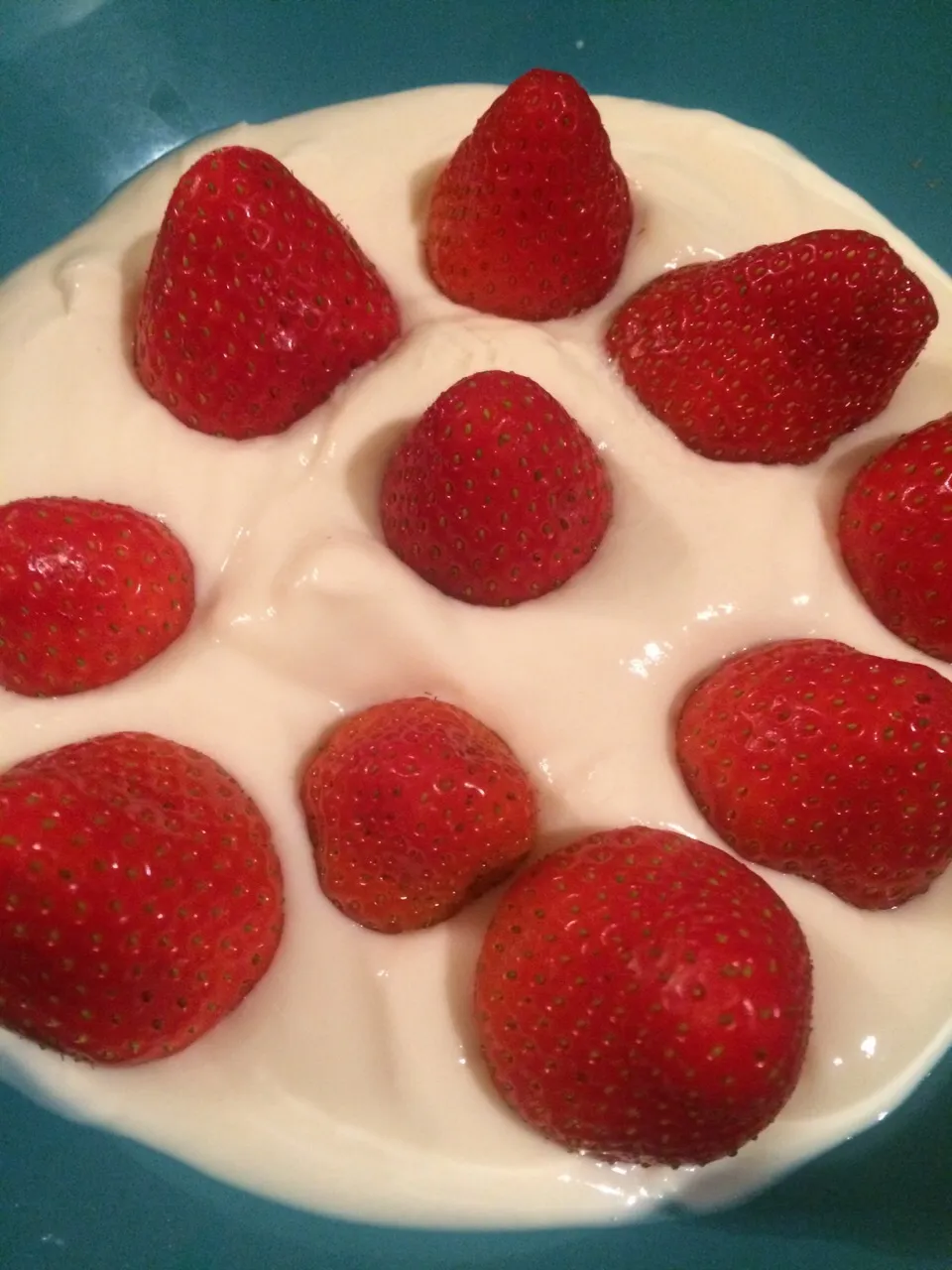 Soya & coconut yoghurt with strawberries|Nick Hiderさん