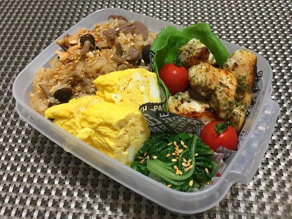 Snapdishの料理写真:息子弁当
〜秋鮭ときのこの炊き込みご飯〜|みっきーさん