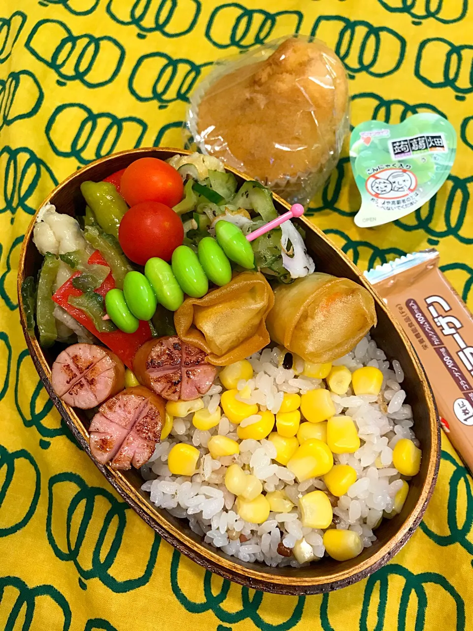 パパたろ弁当🍱

雑穀とコーンのごはん
春巻き
酢の物(なす きゅうり ちくわ 梅紫蘇)
野菜と鶏肉の味噌炒め
           (ゴーヤ なす 獅子唐)
ソーセージ
ミニトマト
枝豆

不恰好なアーモンドマフィン|ひななぎさん