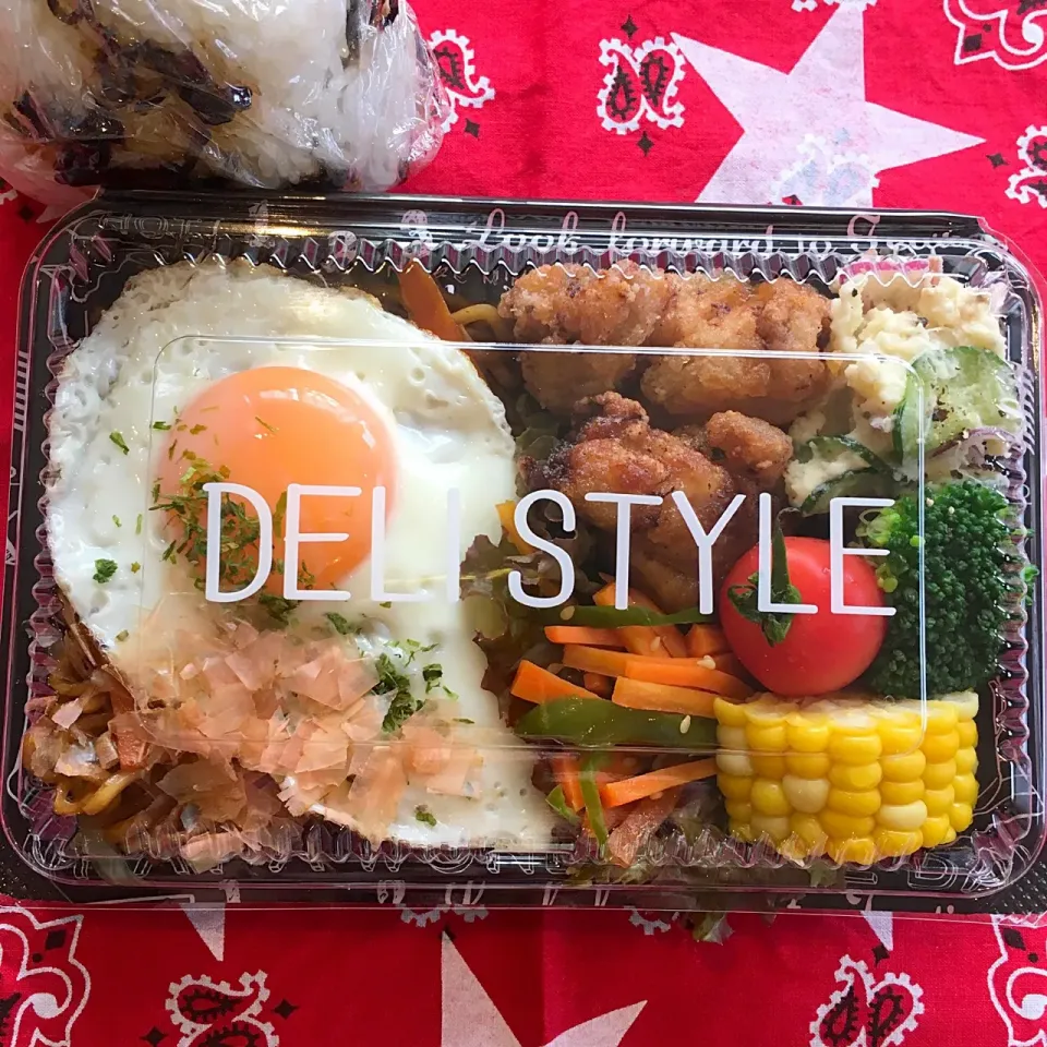 お弁当#焼きそば#目玉焼き#ポテトサラダ#人参のきんぴら|natsu727さん