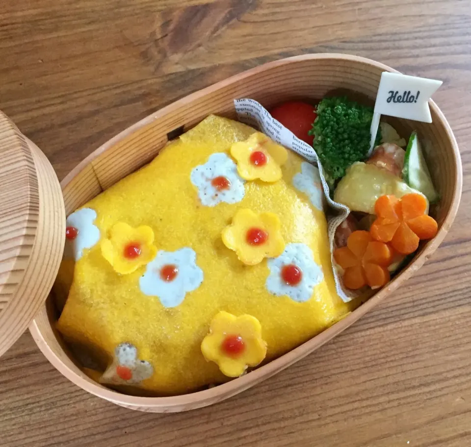 Snapdishの料理写真:usakoさんの料理 長女のお弁当◡̈♥︎  🏵オムライス🏵|カタツムリさん