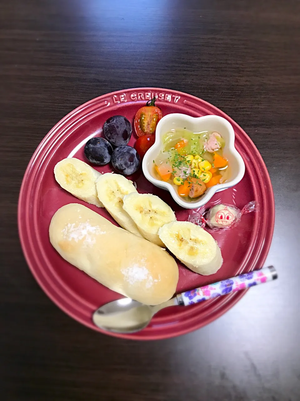 9/14❁息子離乳食 朝ごはん☀️
米粉のロールパン🥖
コンソメ野菜スープ
バナナ🍌
キャンディチーズ🍬
プチトマト🍅
巨峰🍇|つんさん