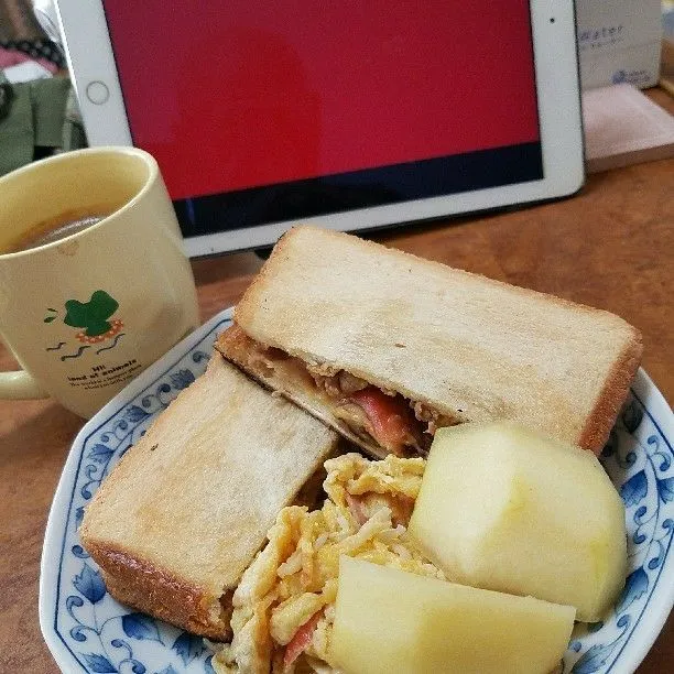 Snapdishの料理写真:弁当の残りでホットサンド作ってみた！なはは、(^^;)|ジロー7さん