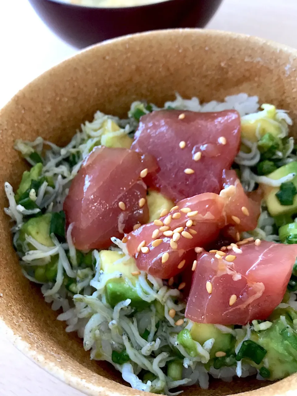 Snapdishの料理写真:マグロアボカド丼 #社食|zenさん