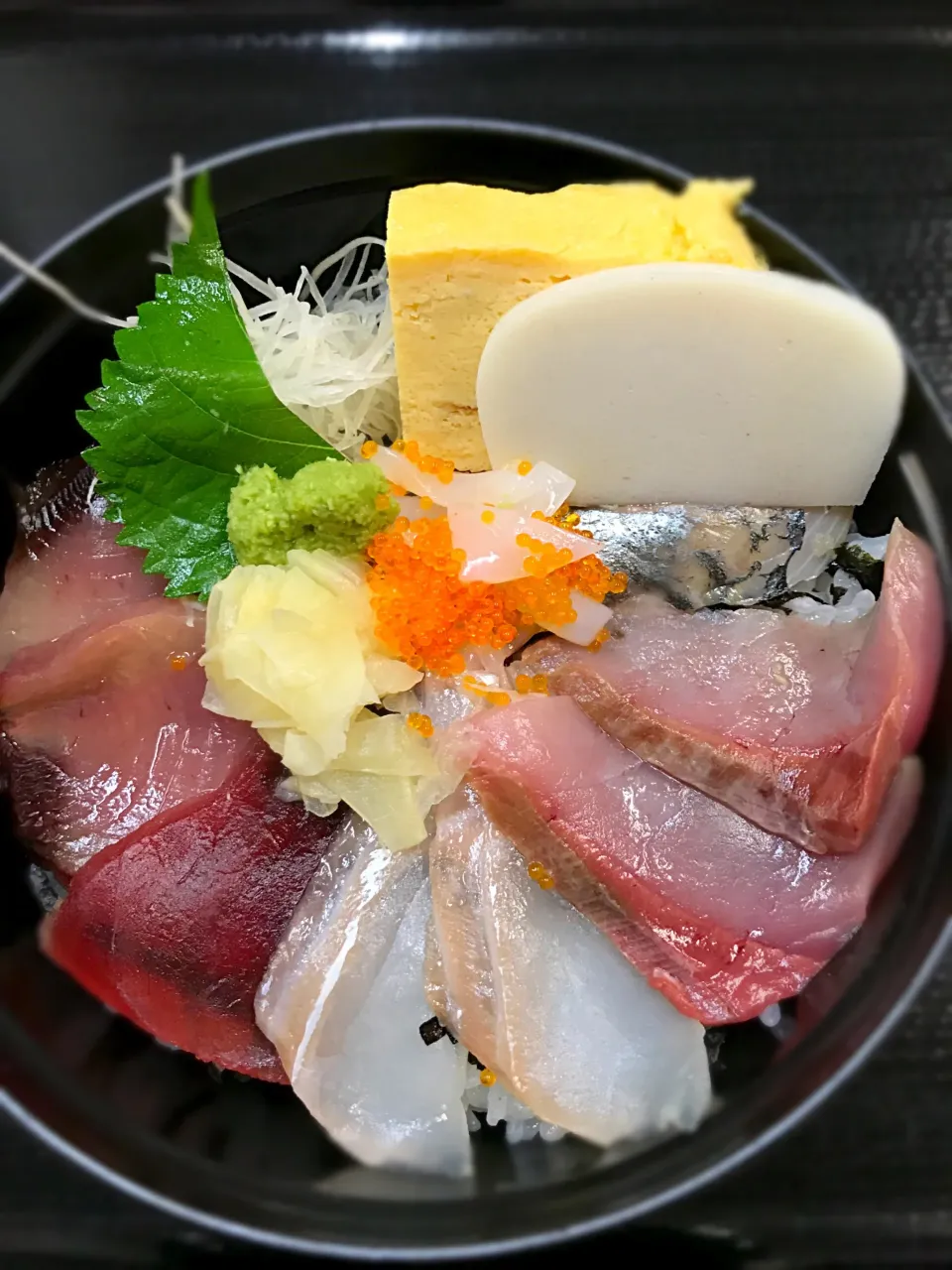 試作  海鮮丼  小付 お新香 味噌汁付き
  972円税込  で、お出しする予定です|料理長さん