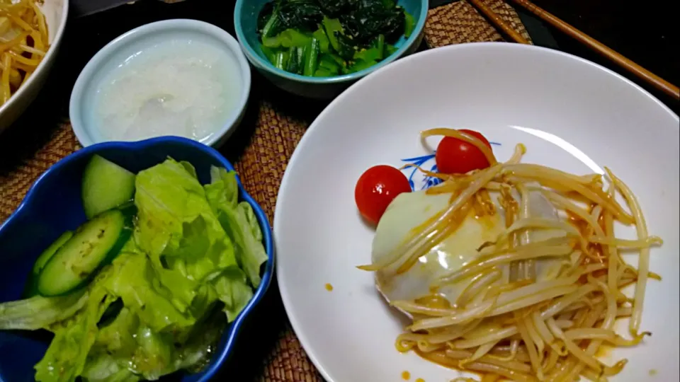 Snapdishの料理写真:小松菜の胡麻あえ&大根おろし&チョレギサラダ&ハンバーグチーズのせ|まぐろさん