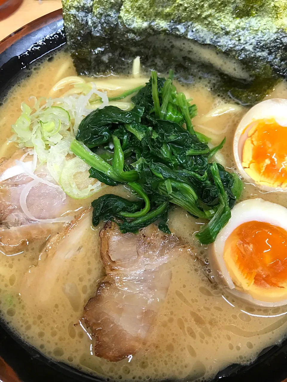 豚骨醤油味玉ラーメン|山内博之さん