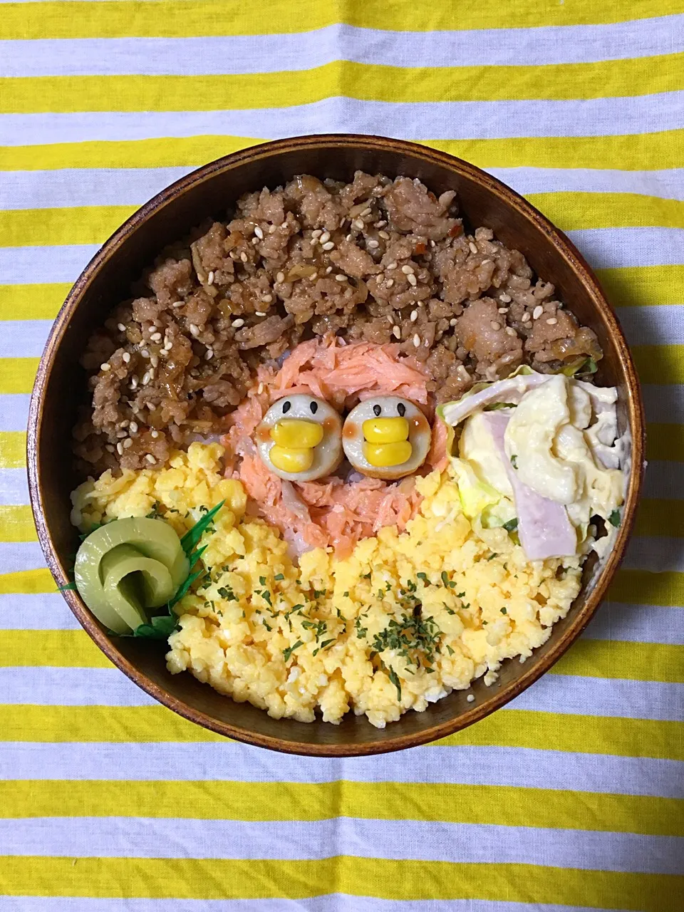 そぼろ弁当 竹輪鳥付き

え？手抜き？

知らんがな(￣ー￣)
金曜日だし お疲れモードだもん













川崎|にゃおさん