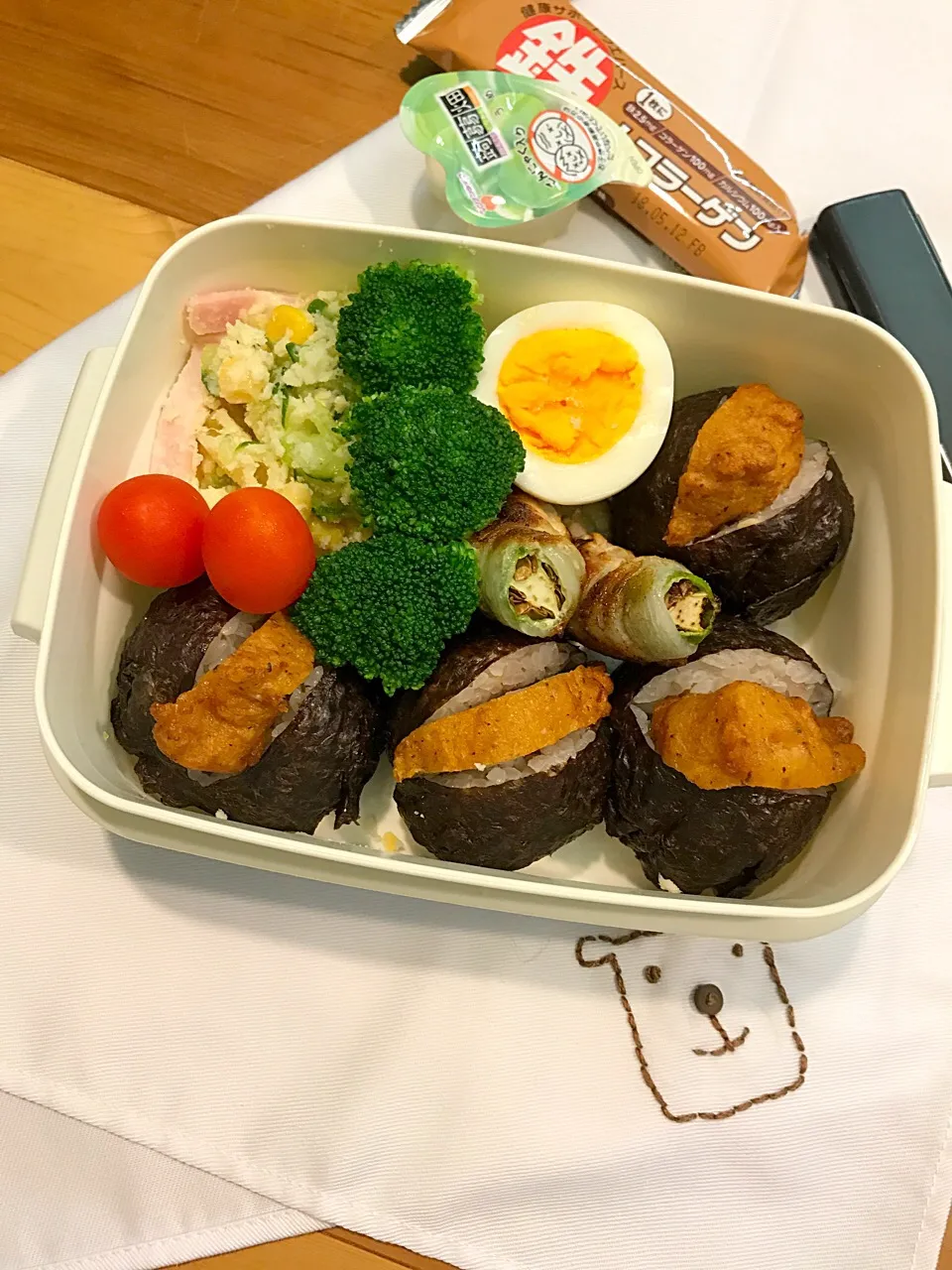 パパたろ弁当🍱

パッカンおむすび🍙唐揚げ
ゆで卵
おから入りマカロニサラダ
       (コーン きゅうり はむ)
ブロッコリー
ミニトマト
豚肉の獅子唐巻き|ひななぎさん