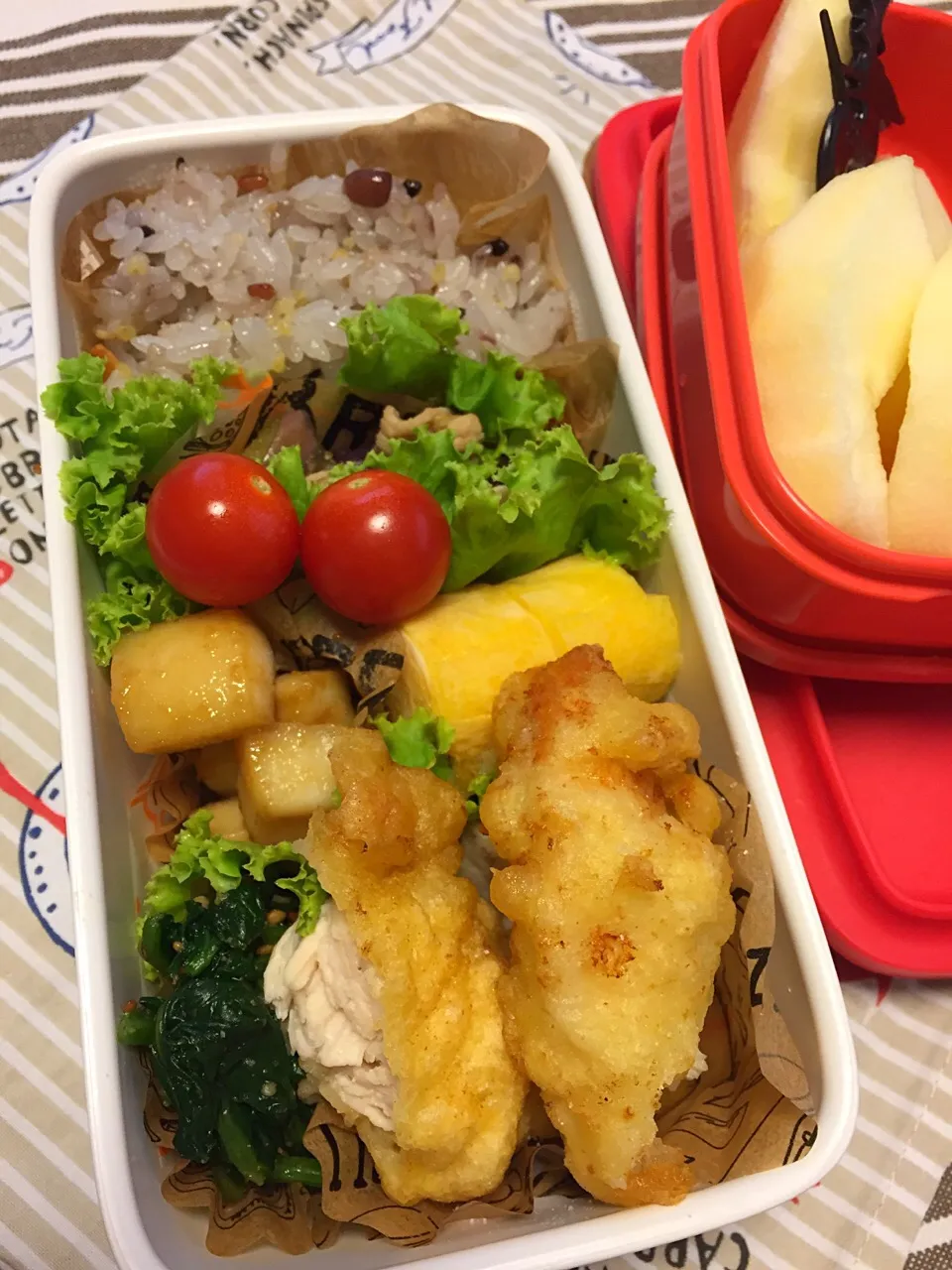 Snapdishの料理写真:女子高校生用 鶏天弁当|riorieさん