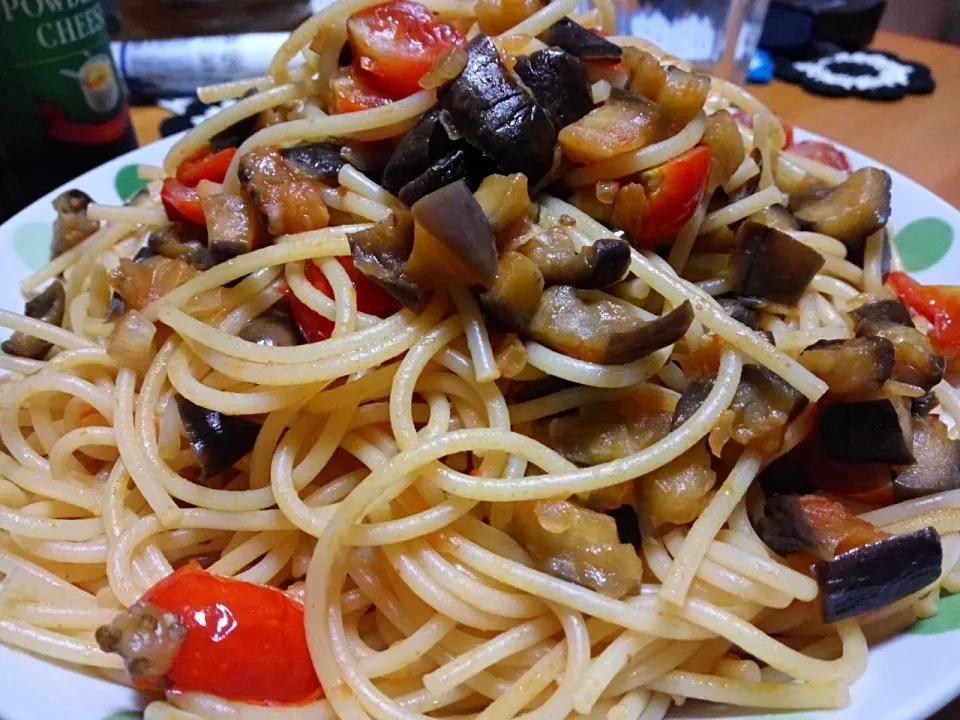 Snapdishの料理写真:Aubergine tomato pasta 〜 ナスとミニトマトのパスタ


#パスタ #ナス #イタリアン #ミニトマト #オリブオイル #pasta #eggplant #italian #tomato|Susanさん