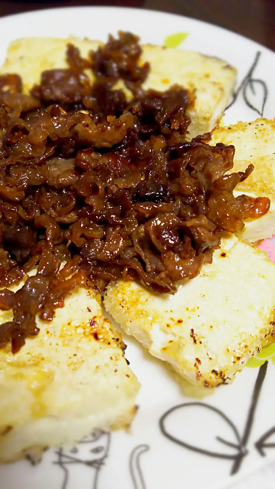 甘辛牛肉をのせた焼き豆腐|ごはん好きさん