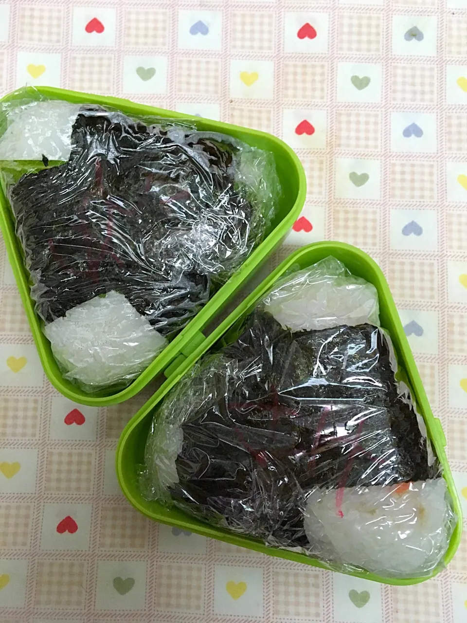 9月15日息子軽食弁当  梅おかか 鮭のおむすび|オリーブさん