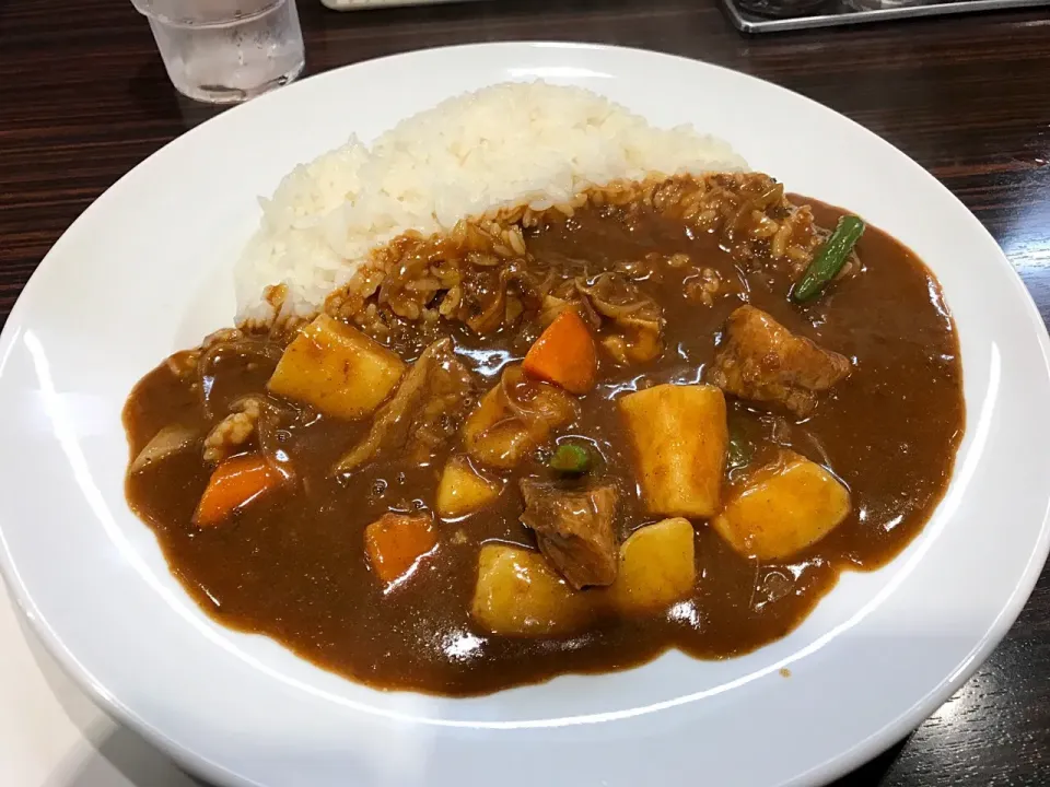 The 牛カレーにやさい|マハロ菊池さん