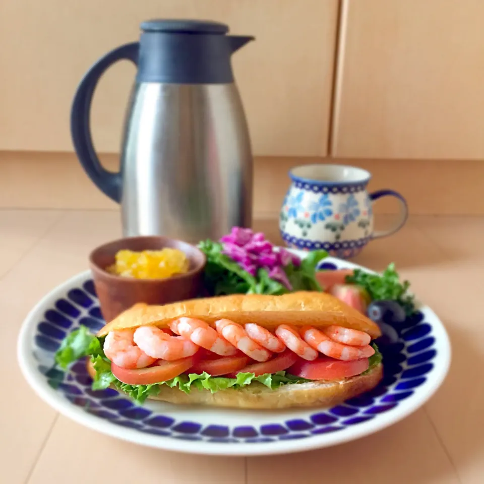 プリプリ💕エビサンド🦐🥖#おうちごはん #おうちカフェ #サンドイッチ #朝ごはん #朝ごはんプレート|ゆかりさん