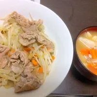 Snapdishの料理写真:#野菜炒め #味噌汁 
#卵かけ納豆ごはんで頂きます|sanさん