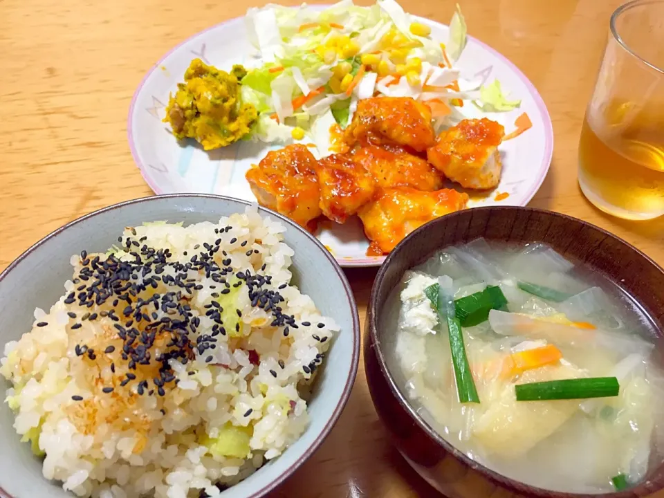 夕飯( ´ ▽ ` )ﾉ
さつまいもご飯🍠鶏肉のオーロラソース🌈|ふみぃさん