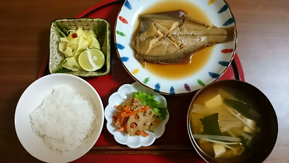 子供夜ご飯🍚鰈煮付け、豆腐大根えのきお味噌汁、花オクラ、きんぴら蓮根|アンジェさん