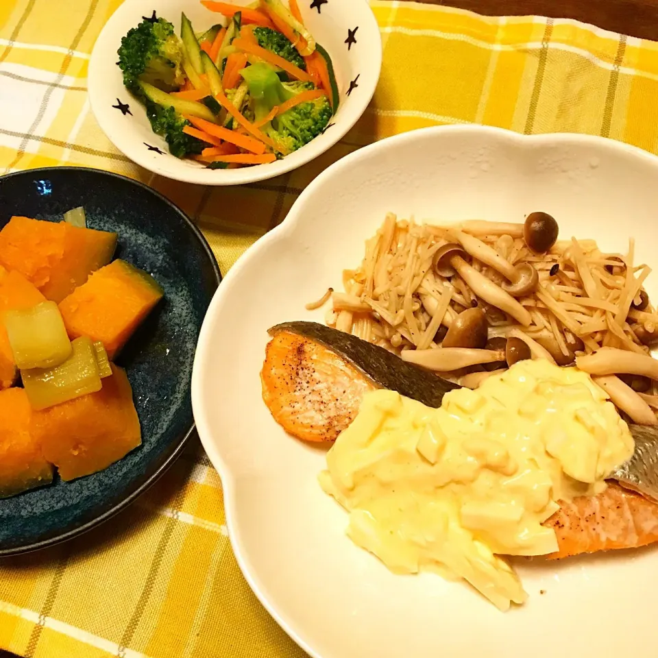 焼き鮭のタルタルソース♡ブロッコリーのカレーマリネ♡かぼちゃのめんつゆ煮♡|まゆかさん