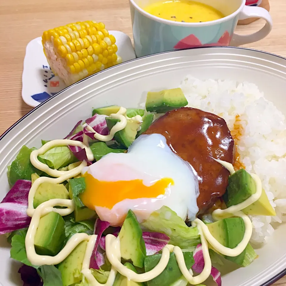 Snapdishの料理写真:ロコモコ丼
蒸しトウモロコシ
カボチャのスープ🎃|Kirarihahaさん