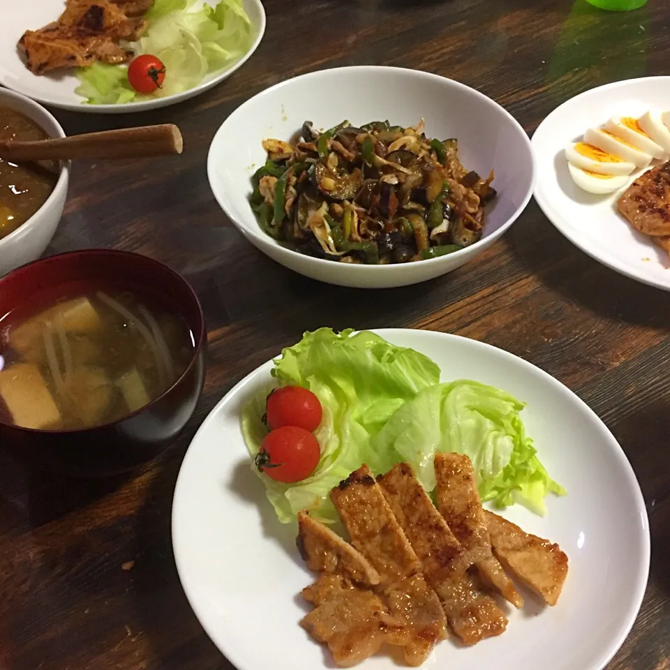 ある日の夕飯🎶
豚肉の味噌漬け、茄子とピーマンの炒め物、味噌汁|いしくん。（たまご王子🥚🐣🐥🐔）さん