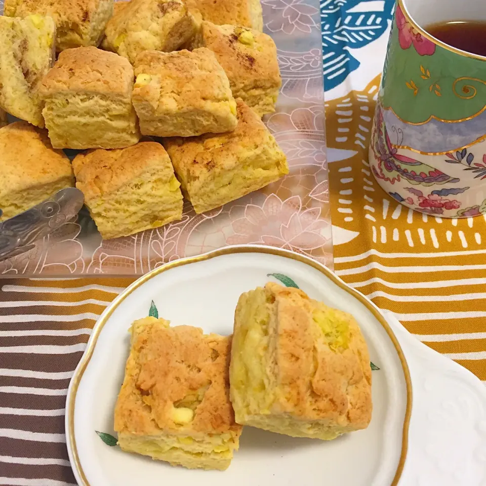 Snapdishの料理写真:さつまいものスコーン🍠💓|めしさん