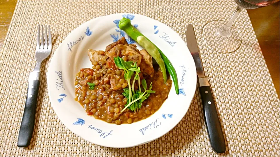 チキンとレンズ豆の赤ワイン煮込み 
 #ワイン|ミナトさん