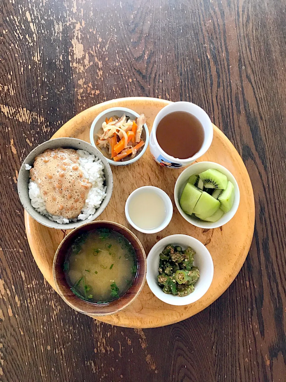 朝ごはん
   納豆ごはん  具沢山お味噌汁
   オクラの胡麻和え、切り干し大根の煮物
    豆乳、キーウィ|YUMIさん